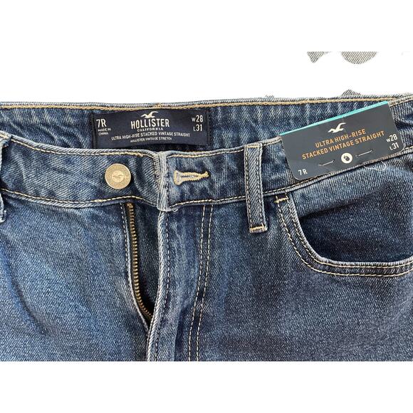Hollister NWT Ultra Hight Rise, Vintage Straight, Ladies 7R, 28x31 - Picture 3 of 4